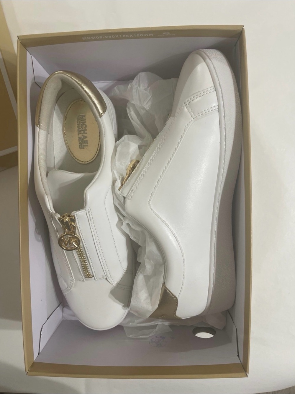 Michael Kors White Gold Zip Front Sneakers NEW W/Box  Size 6.5 - Picture 3 of 12